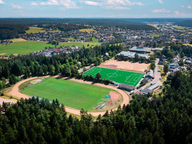 Luftbild vom Stadion und Kunstrasenplatz