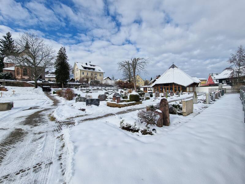 Grabsteine im Schnee