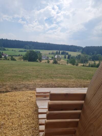 Ruheliege mit Blick in den Stockwald