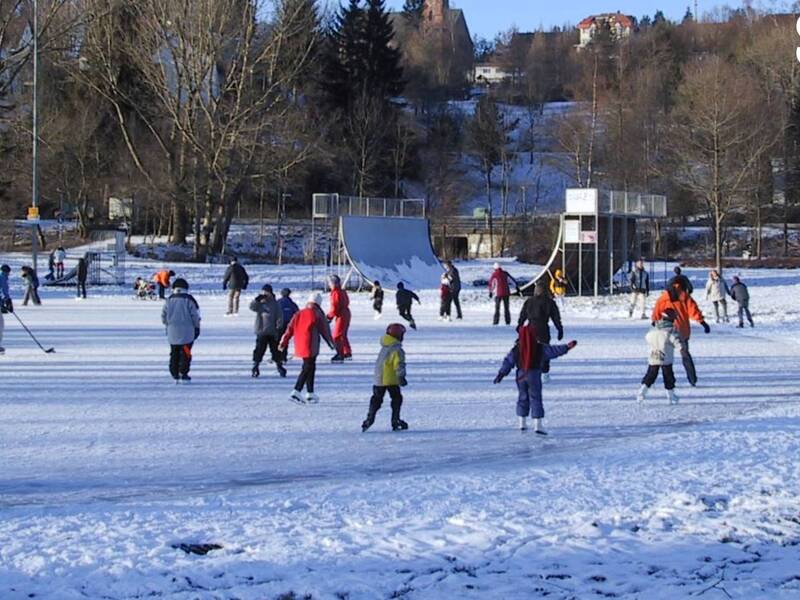 Foto der Eisbahn am Rondell in St. Georgen